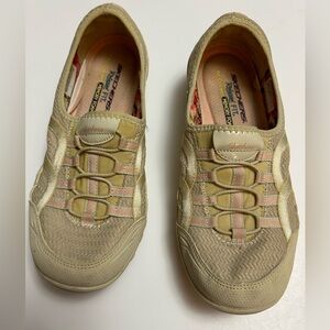 Skechers Relaxed Fit Memory Foam Size 9 Sneakers